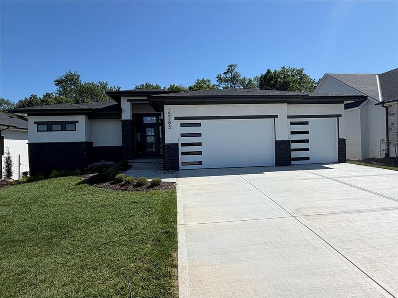 15285 162nd St, Olathe, KS 66062