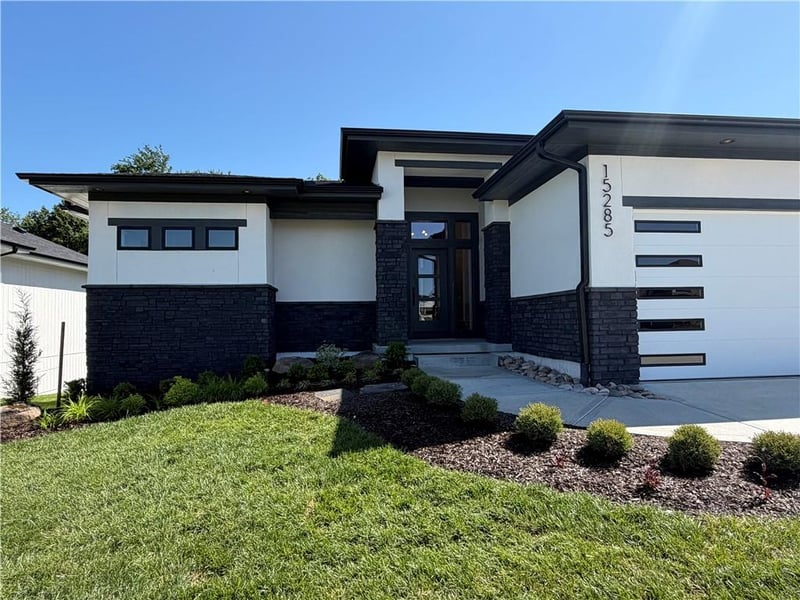 15285 162nd St, Olathe, KS 66062