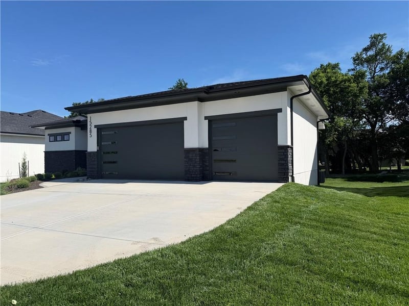15285 162nd St, Olathe, KS 66062