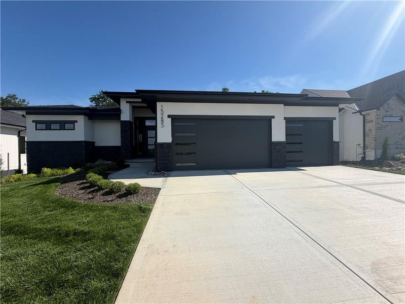 15285 162nd St, Olathe, KS 66062