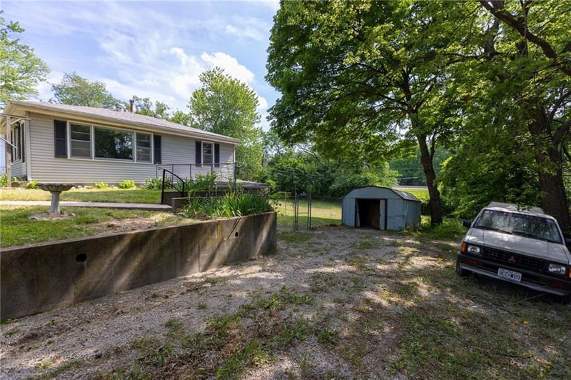 3649 N Wayne Ave, Kansas City, MO 64116