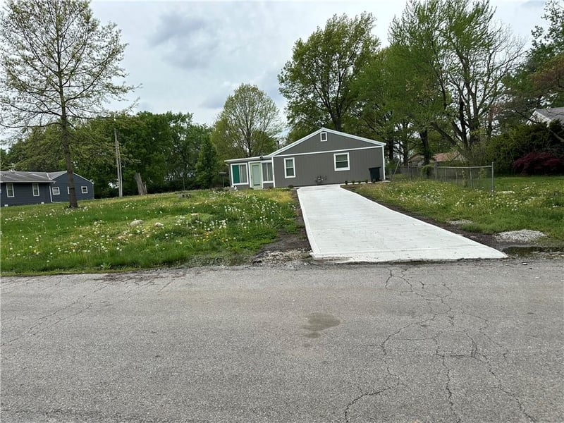 13608 Spruce Ave, Grandview, MO 64030