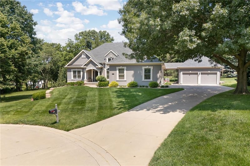 4603 Manor Dr, St Joseph, MO 64506
