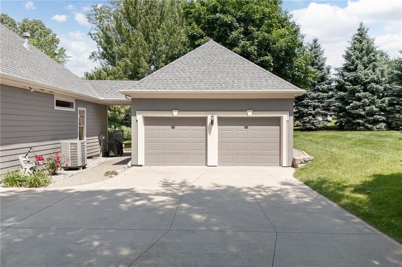 4603 Manor Dr, St Joseph, MO 64506