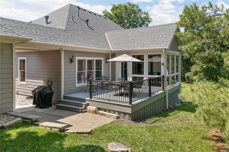 4603 Manor Dr, St Joseph, MO 64506