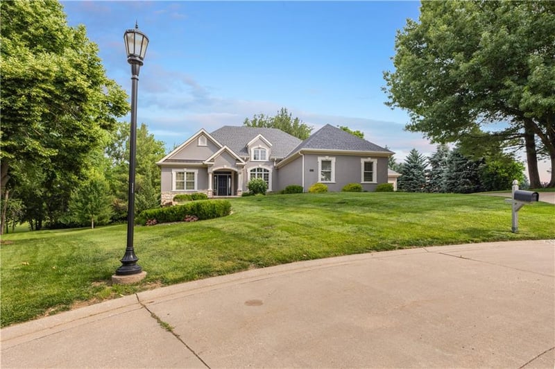 4603 Manor Dr, St Joseph, MO 64506