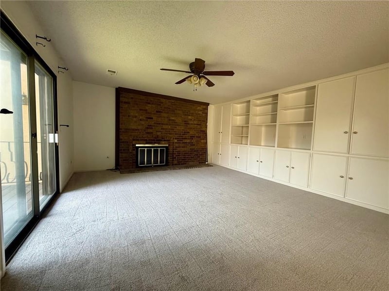 6724 W 109th St #D, Overland Park, KS 66211