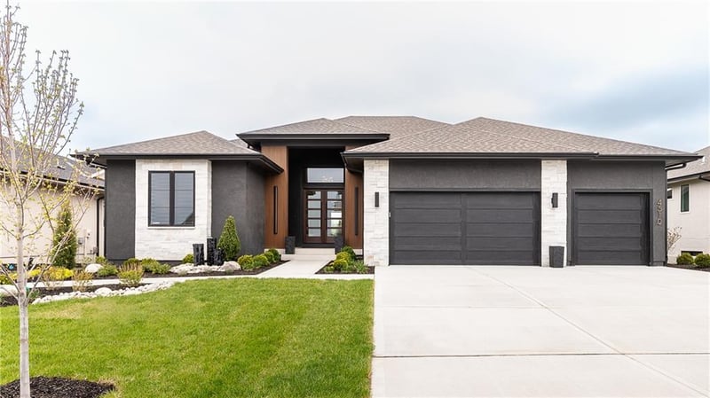 4407 136th Ter, Leawood, KS 66224