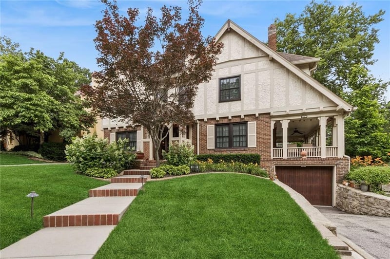 609 E 54th St, Kansas City, MO 64110