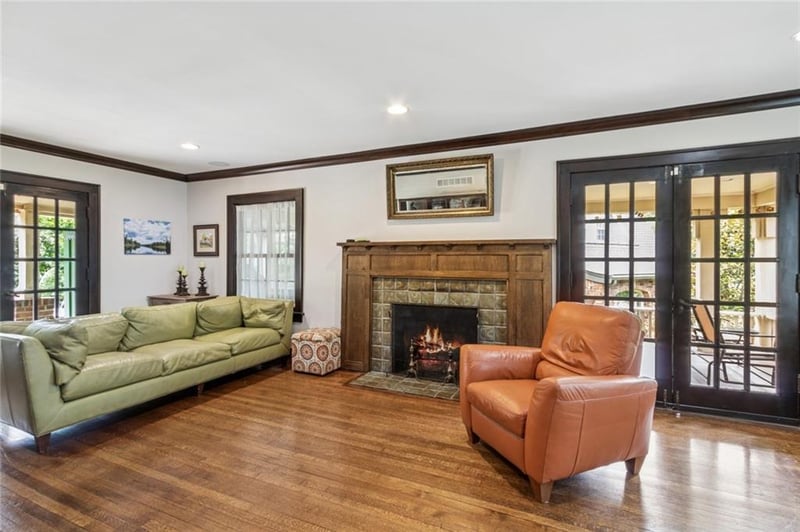 609 E 54th St, Kansas City, MO 64110