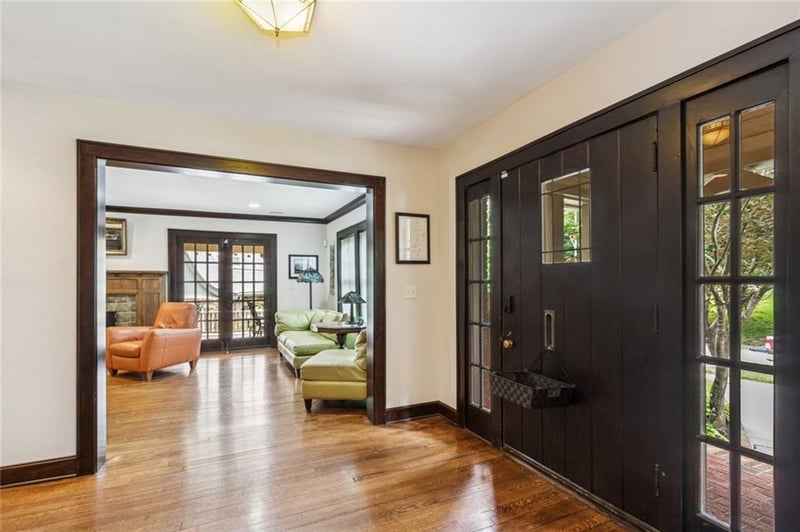 609 E 54th St, Kansas City, MO 64110