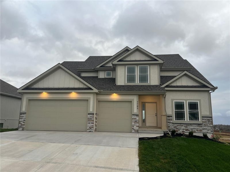 1972 Longview Dr, Liberty, MO 64068