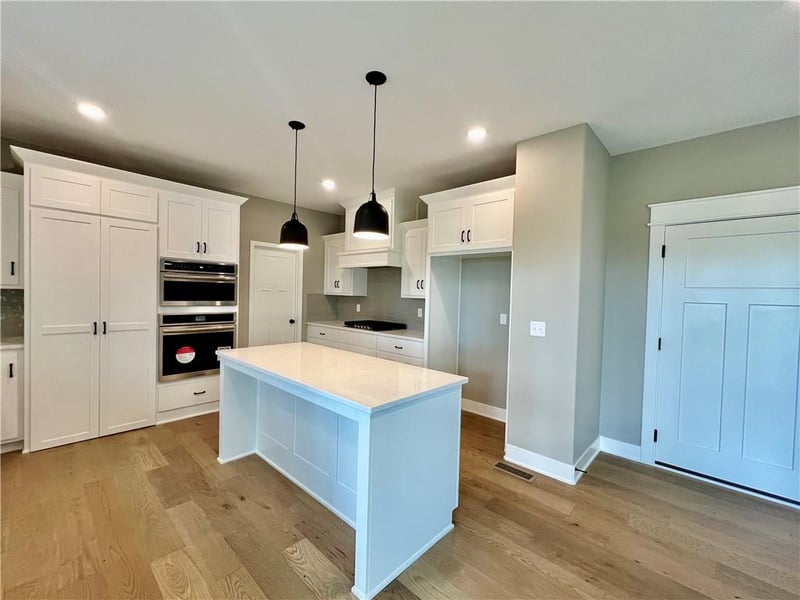 1972 Longview Dr, Liberty, MO 64068