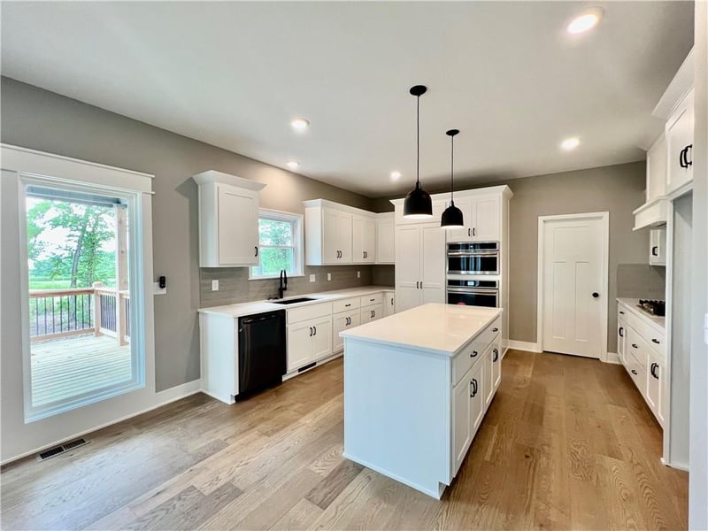 1972 Longview Dr, Liberty, MO 64068