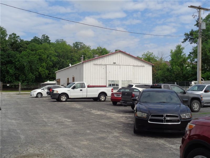 4305 NW Gateway Ave, Riverside, MO 64150