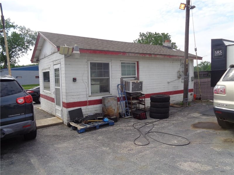 4305 NW Gateway Ave, Riverside, MO 64150