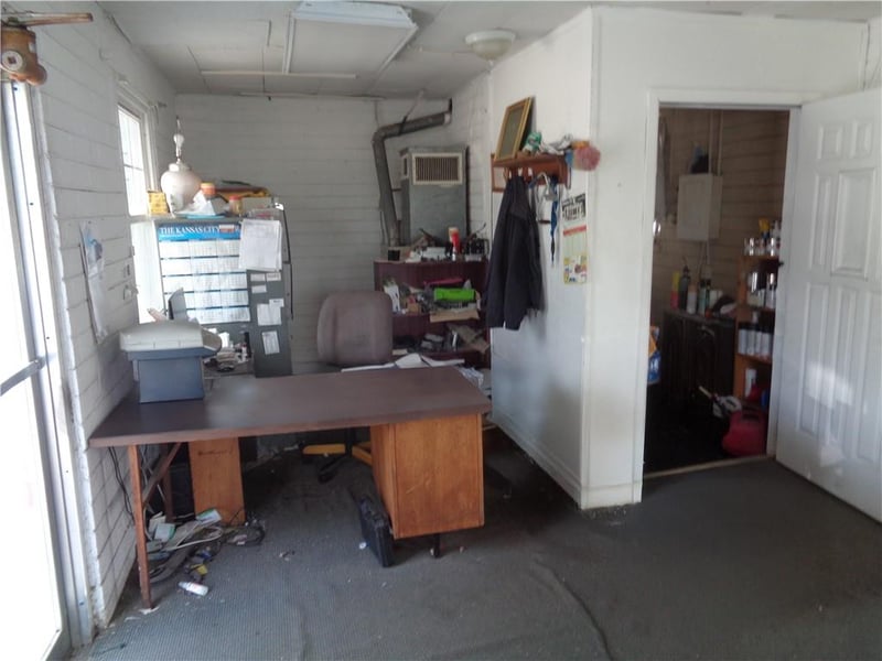 4305 NW Gateway Ave, Riverside, MO 64150