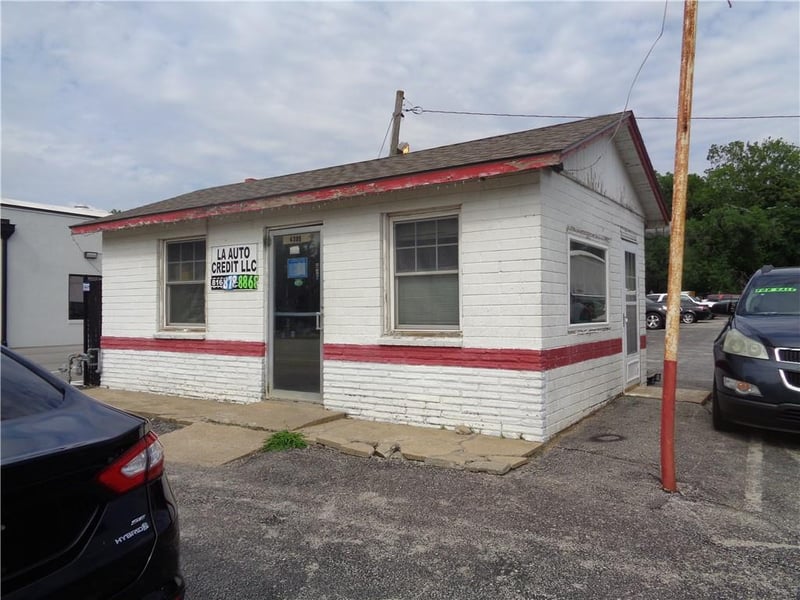 4305 NW Gateway Ave, Riverside, MO 64150