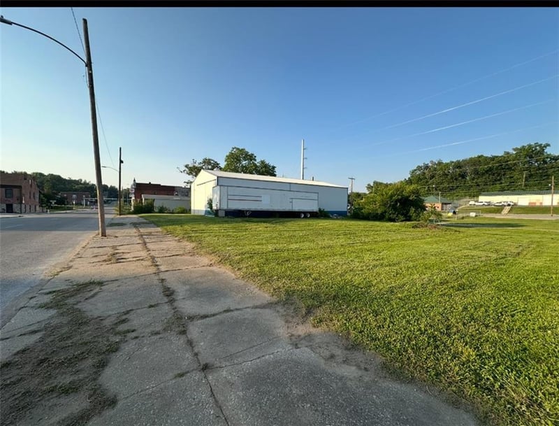 1013 N 3rd St, St Joseph, MO 64501