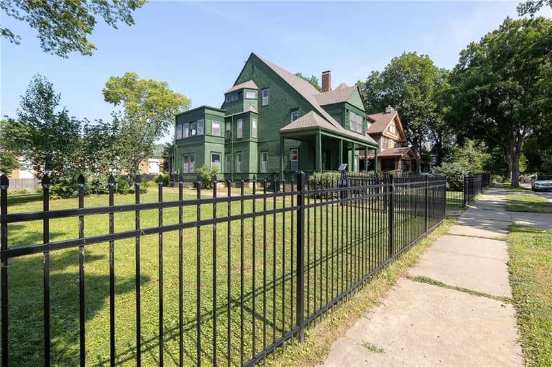 3632 Locust St, Kansas City, MO 64109