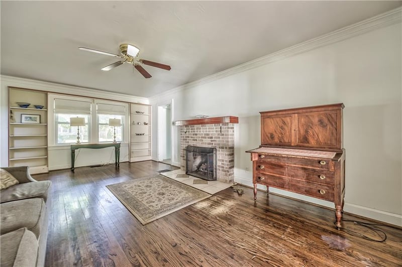 11 W 70th St, Kansas City, MO 64113