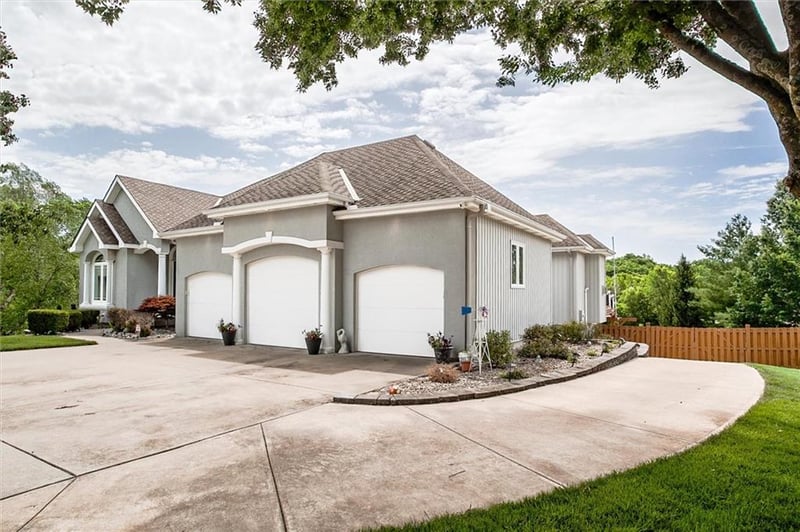 3401 NE 153rd Ter, Smithville, MO 64089