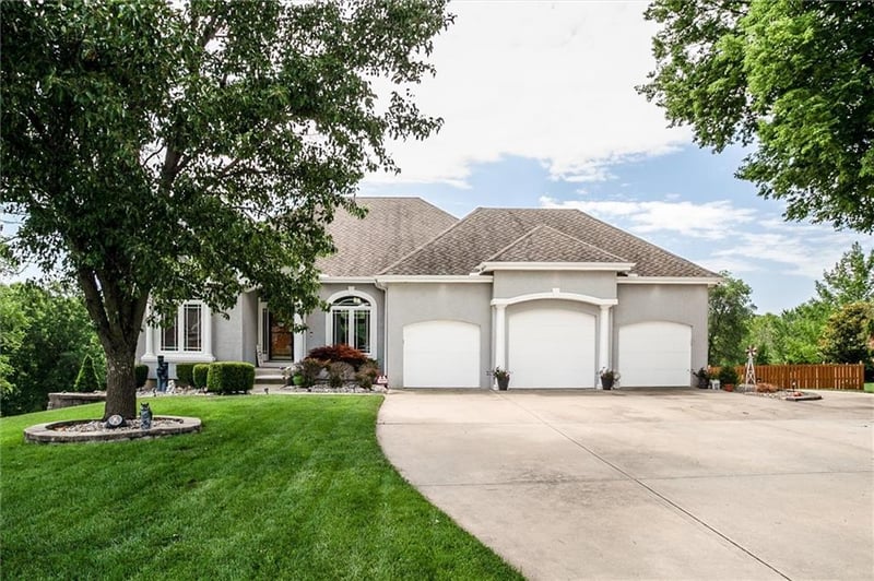 3401 NE 153rd Ter, Smithville, MO 64089