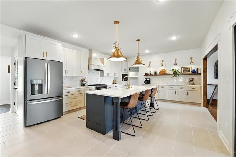 24730 Tontine Rd, Kansas City, KS 66109