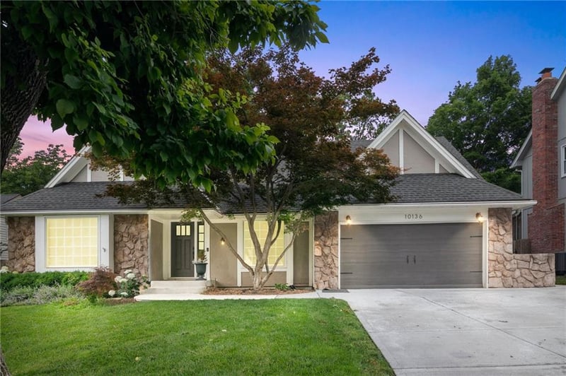 10136 Barton St, Overland Park, KS 66214
