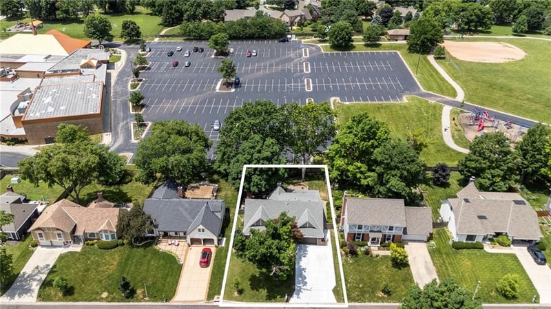 10136 Barton St, Overland Park, KS 66214