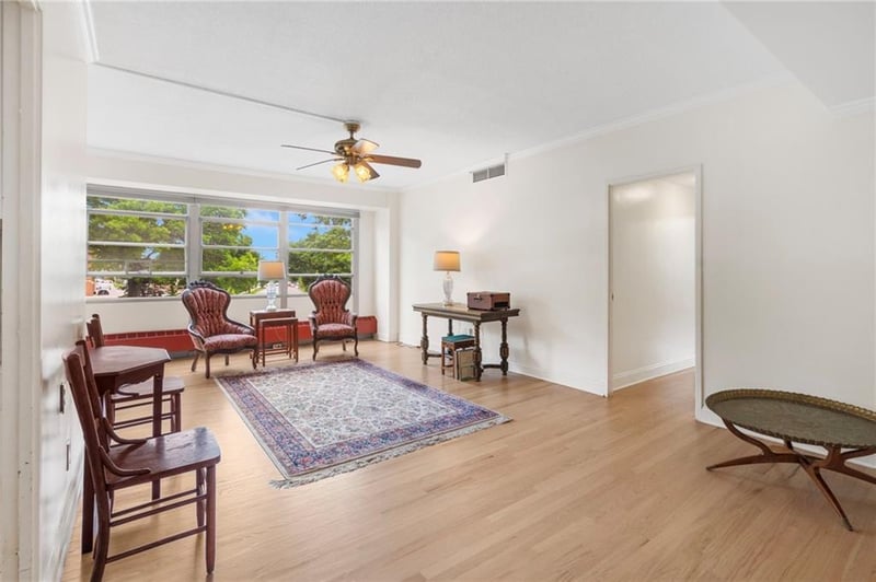 333 W Meyer Blvd #212, Kansas City, MO 64113