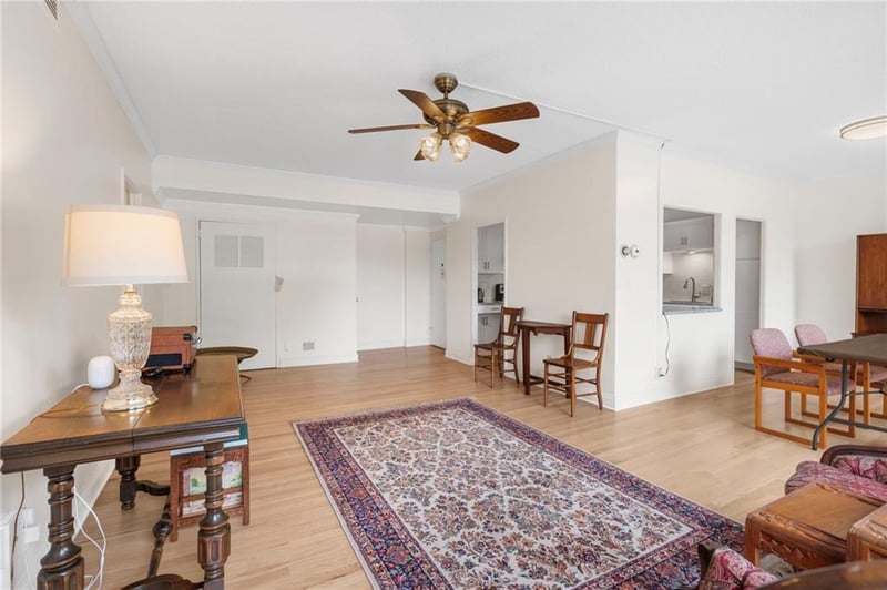 333 W Meyer Blvd #212, Kansas City, MO 64113