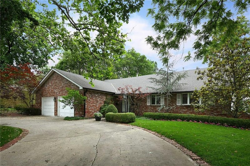 490 W 49th Ter, Kansas City, MO 64112