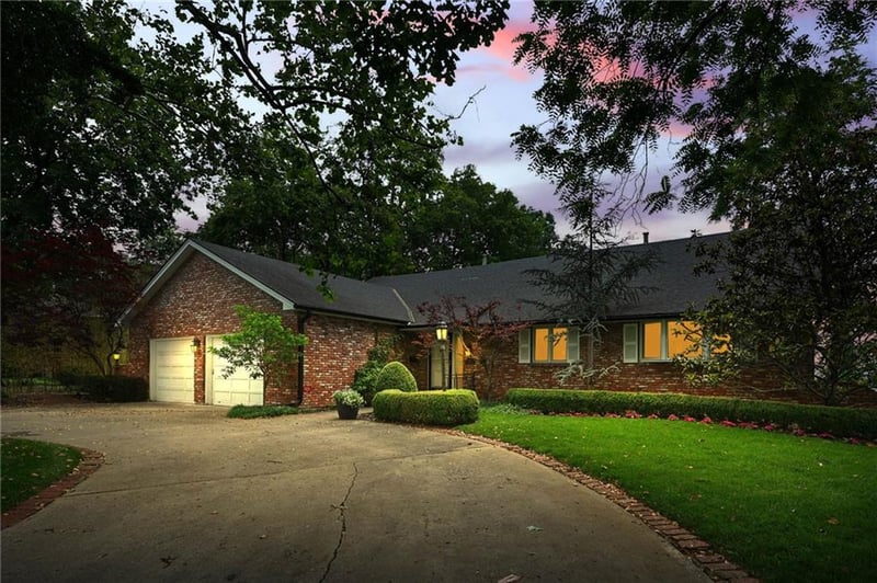 490 W 49th Ter, Kansas City, MO 64112