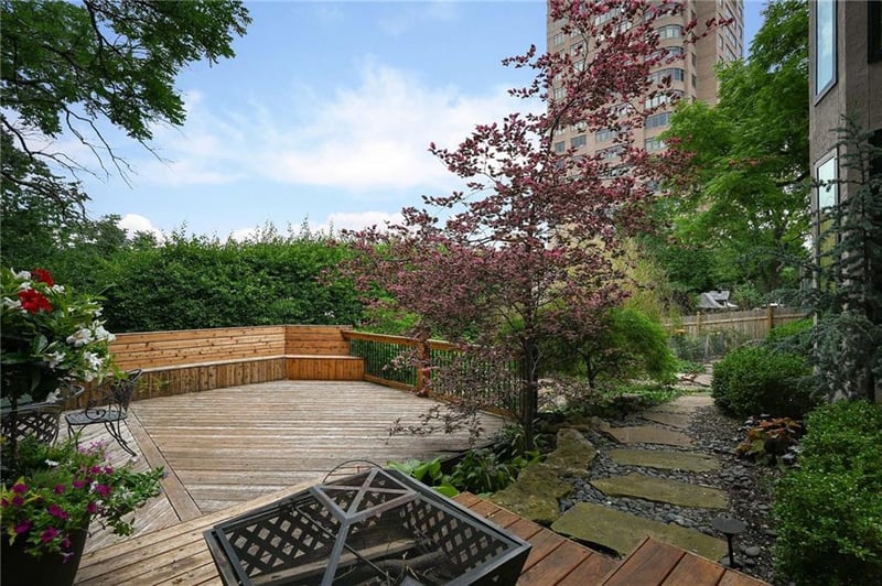 490 W 49th Ter, Kansas City, MO 64112