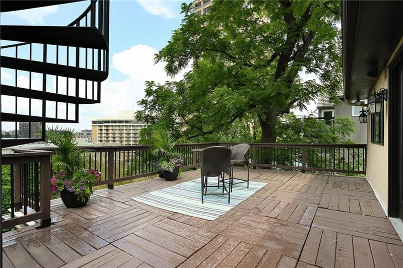 490 W 49th Ter, Kansas City, MO 64112