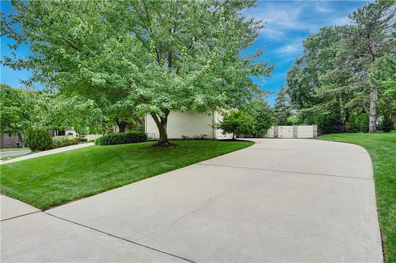 12804 Russell St, Overland Park, KS 66209