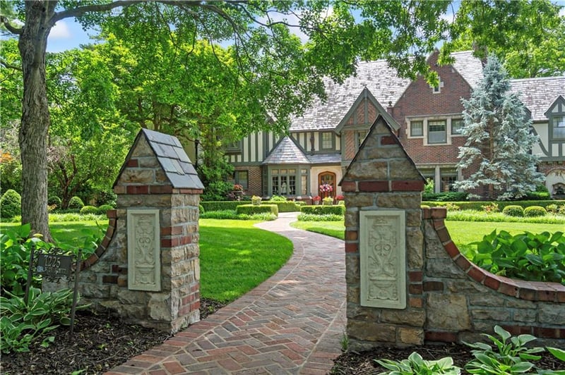 1225 W 57 St, Kansas City, MO 64113