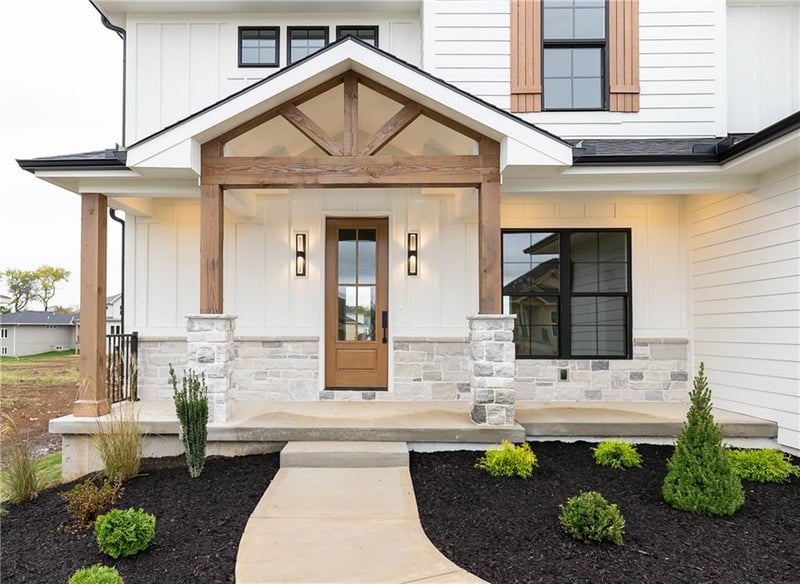 18505 Mohawk Ln, Overland Park, KS 66085