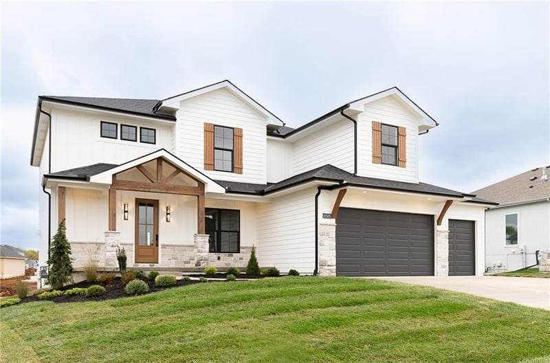 18505 Mohawk Ln, Overland Park, KS 66085