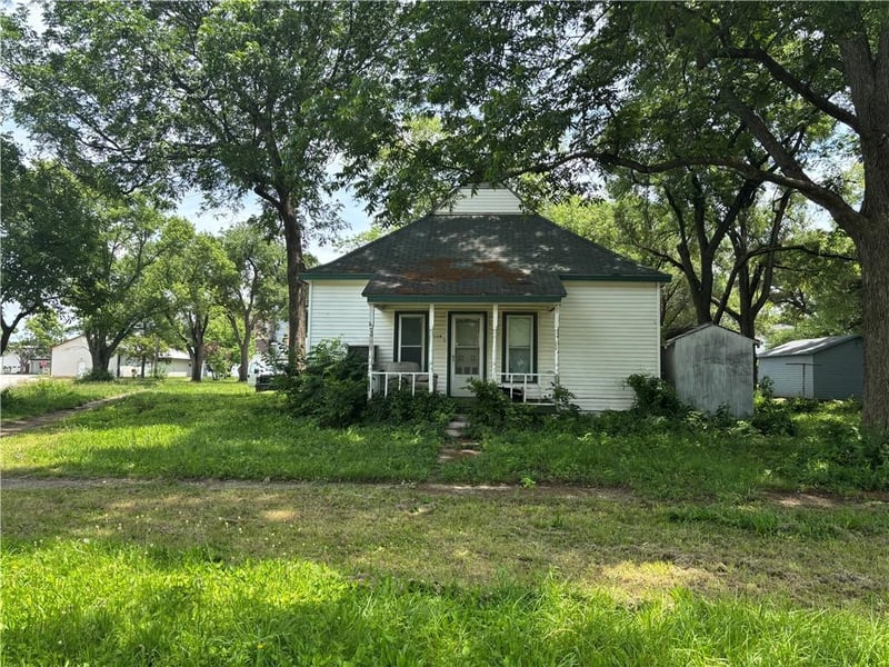 114 Schofield St, Waverly, KS 66871