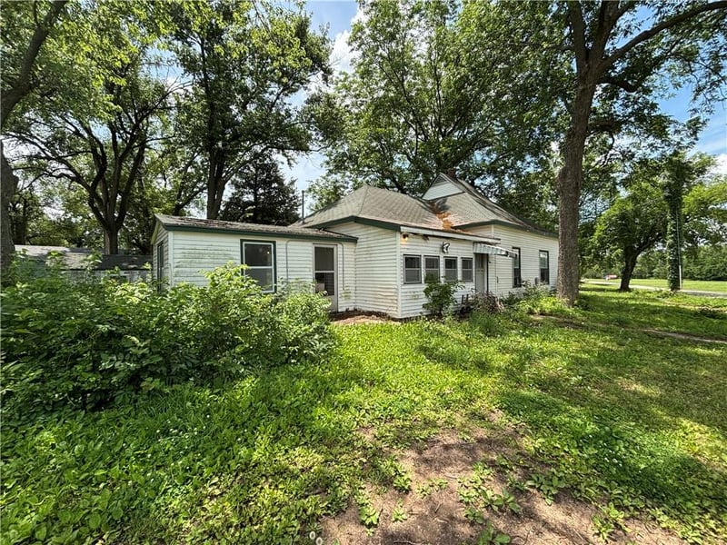 114 Schofield St, Waverly, KS 66871