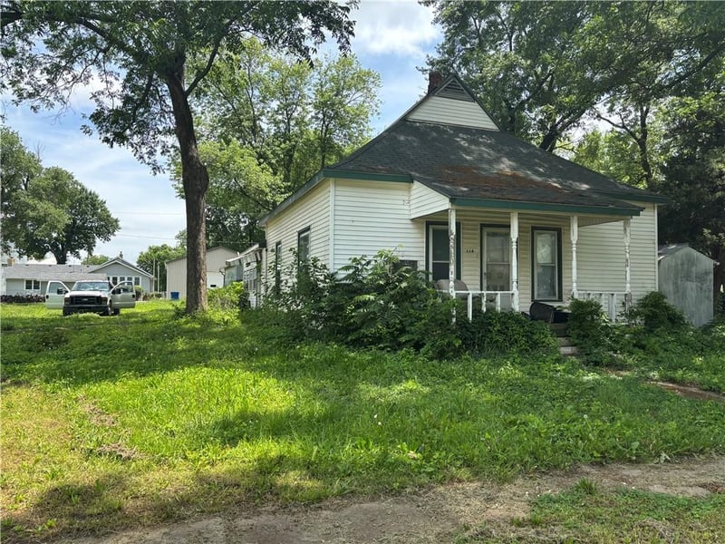 114 Schofield St, Waverly, KS 66871