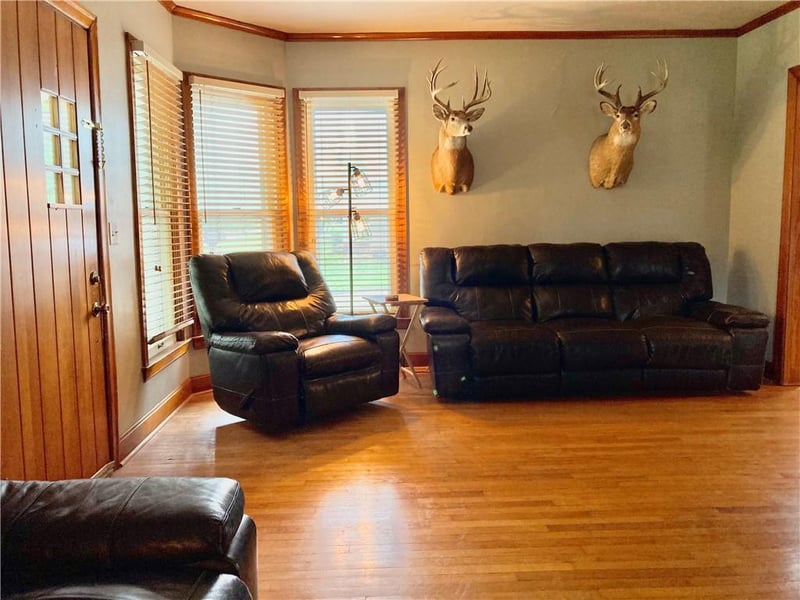 406 6th St, Burlington, KS 66839