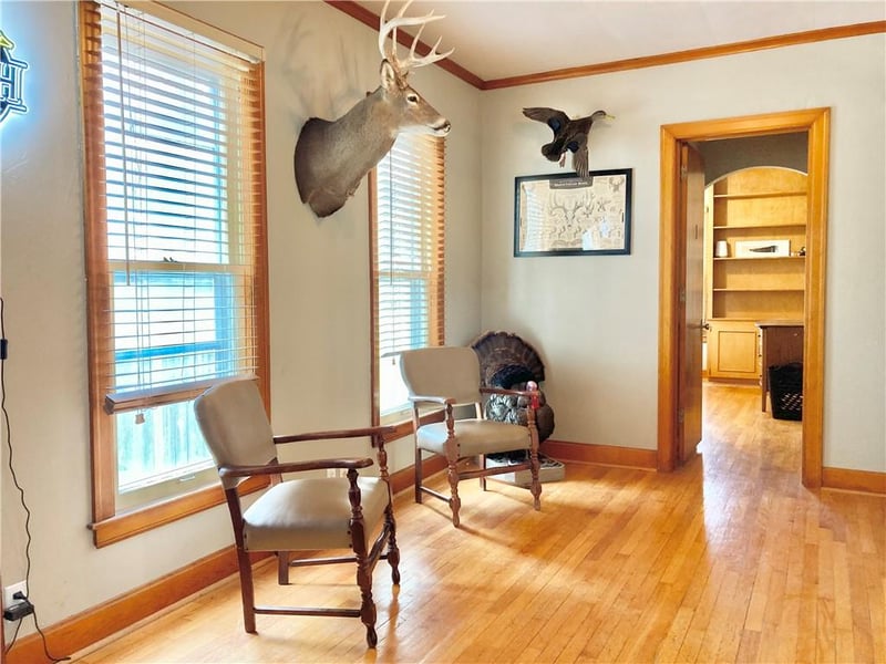 406 6th St, Burlington, KS 66839