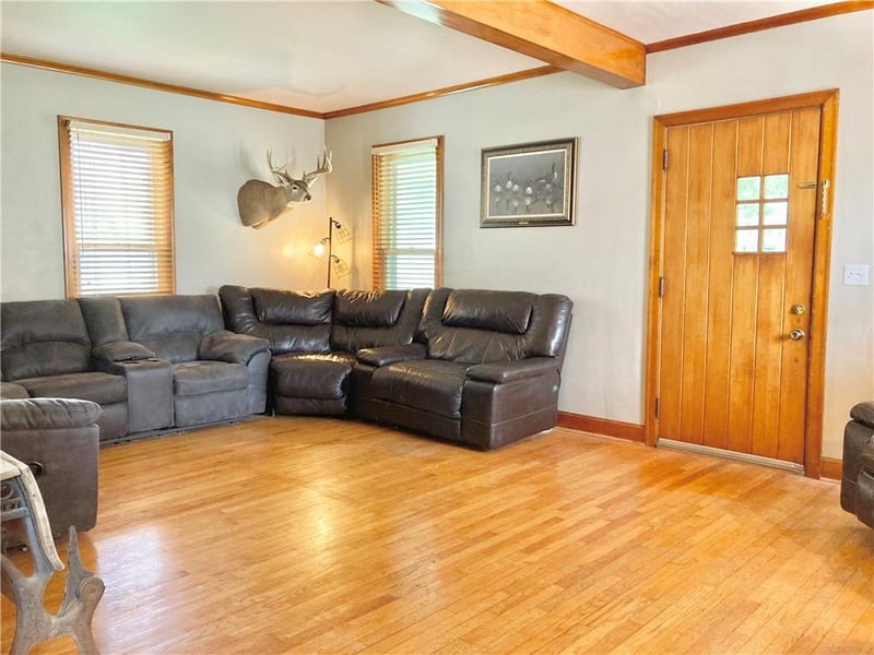 406 6th St, Burlington, KS 66839