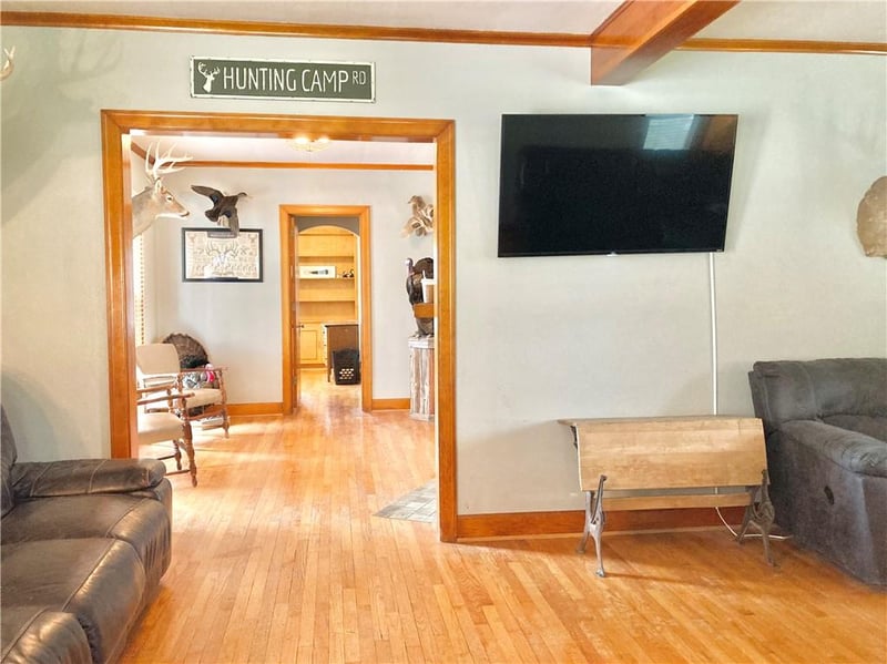 406 6th St, Burlington, KS 66839