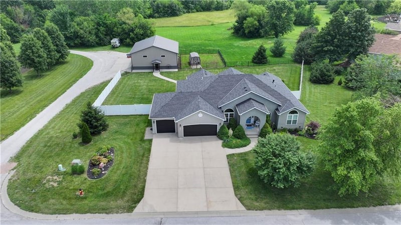 7151 SW Crystal Ln, Trimble, MO 64492