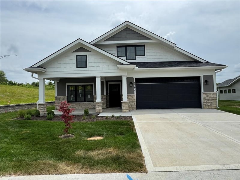 1963 Harvest Rd, Liberty, MO 64068