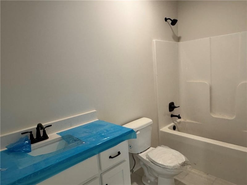 1975 Harvest Rd, Liberty, MO 64068